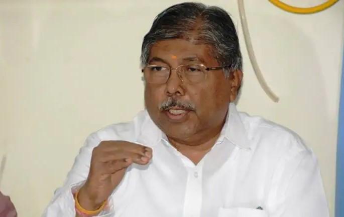 Comparison of Chandrakant Patil with Aurangzeb, MLA jumps into verbal argument with ajit pawar | चंद्रकांत पाटलांची औरंगजेबाशी तुलना, शाब्दीक वादात आमदाराची उडी Comparison of Chandrakant Patil with Aurangzeb, MLA jumps into verbal argument with ajit pawar | चंद्रकांत पाटलांची औरंगजेबाशी तुलना, शाब्दीक वादात आमदाराची उडी