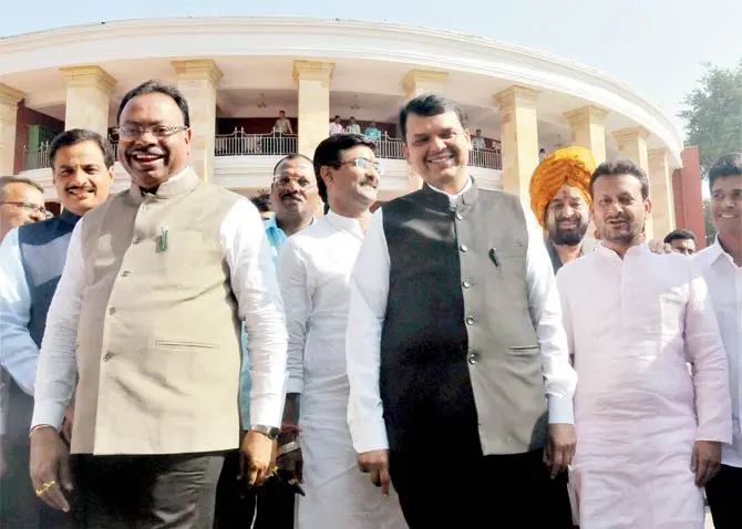 This is ``Operation Kamal'', a forced attack on the BJP by the former home minister Dilip Walase Patil | हे तर पाकळ्या मिटवून घेणारं 'ऑपरेशन कमळ', माजी गृहमंत्र्यांचा भाजपला जबरी टोला This is ``Operation Kamal'', a forced attack on the BJP by the former home minister Dilip Walase Patil | हे तर पाकळ्या मिटवून घेणारं 'ऑपरेशन कमळ', माजी गृहमंत्र्यांचा भाजपला जबरी टोला