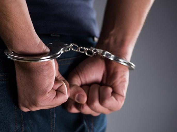 Chopper attacked two of them out of prejudice, four members of the gang were arrested | पूर्ववैमनस्यातून दोघांवर चॉपरने खूनी हल्ला, टोळक्यातील चौघे जेरबंद Chopper attacked two of them out of prejudice, four members of the gang were arrested | पूर्ववैमनस्यातून दोघांवर चॉपरने खूनी हल्ला, टोळक्यातील चौघे जेरबंद