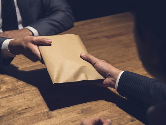 Sub Area Manager of Vekoli arrested by CBI for taking bribe in nagpur | वेकोलीच्या उपक्षेत्र व्यवस्थापकाला लाच घेताना अटक, सीबीआयचा ट्रॅप Sub Area Manager of Vekoli arrested by CBI for taking bribe in nagpur | वेकोलीच्या उपक्षेत्र व्यवस्थापकाला लाच घेताना अटक, सीबीआयचा ट्रॅप