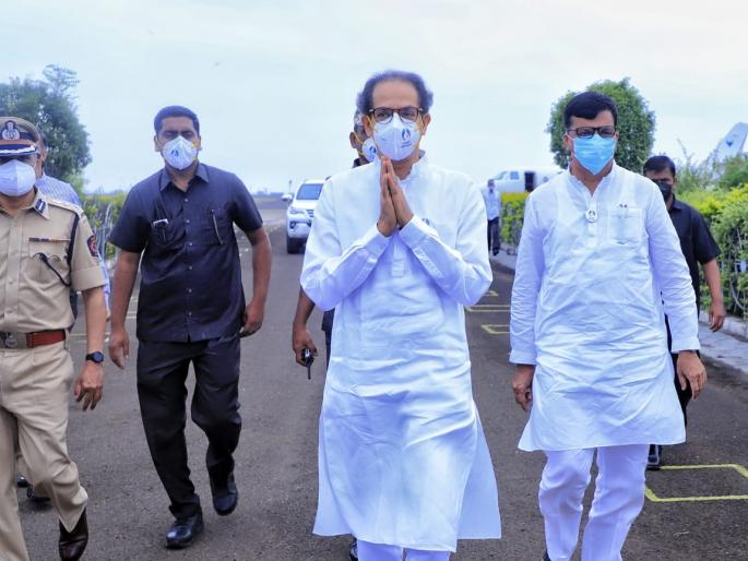 In the tour dispute ... the villagers were called across the bridge to meet the Chief Minister uddhav thackarey, the villagers got angry | मुख्यमंत्री उद्धव ठाकरेंच्या दौऱ्यात वाद; गावकऱ्यांना पूल पार करुन यायला सांगितल्यानं नाराजी अन् संताप In the tour dispute ... the villagers were called across the bridge to meet the Chief Minister uddhav thackarey, the villagers got angry | मुख्यमंत्री उद्धव ठाकरेंच्या दौऱ्यात वाद; गावकऱ्यांना पूल पार करुन यायला सांगितल्यानं नाराजी अन् संताप
