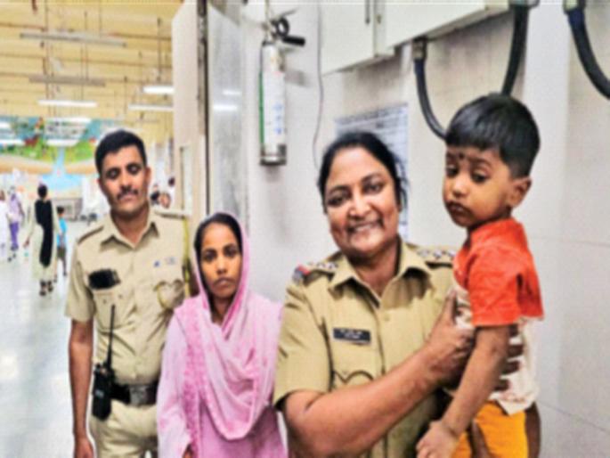 When Daen sets out to sell a three-year-old child for two lakhs in mumbai | दाेन लाखांसाठी तीन वर्षांच्या मुलाला विकायला निघाले तेव्हा... When Daen sets out to sell a three-year-old child for two lakhs in mumbai | दाेन लाखांसाठी तीन वर्षांच्या मुलाला विकायला निघाले तेव्हा...