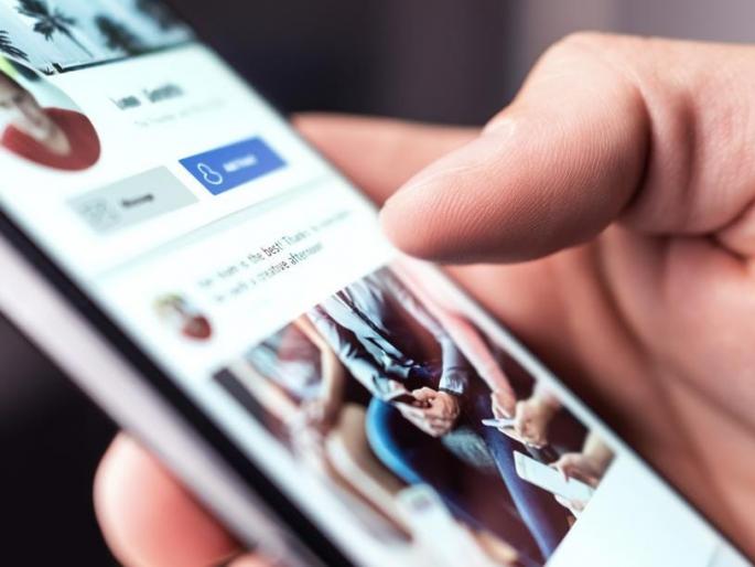 Brutal murder of young man from 'status war' on social media in pimpari, pune | पिंपरीत सोशल मीडियावरील ‘स्टेटस वॉर’मधून तरुणाचा निर्घृण खून Brutal murder of young man from 'status war' on social media in pimpari, pune | पिंपरीत सोशल मीडियावरील ‘स्टेटस वॉर’मधून तरुणाचा निर्घृण खून