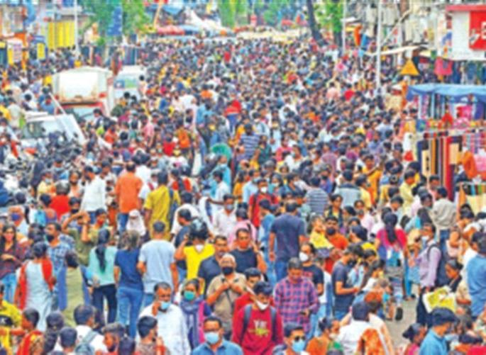 Mumbaikars; Don’t be oblivious, on the threshold of the third wave of corona pdc | मुंबईकरांनो; गाफील राहू नका, तिसरी लाट उंबरठ्यावर Mumbaikars; Don’t be oblivious, on the threshold of the third wave of corona pdc | मुंबईकरांनो; गाफील राहू नका, तिसरी लाट उंबरठ्यावर