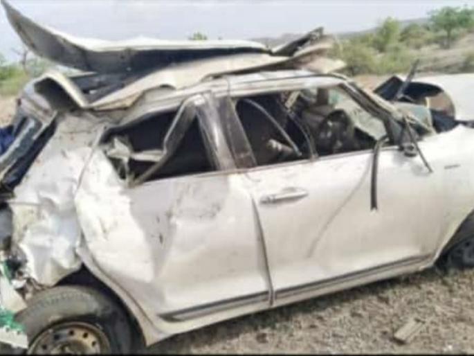 Two killed when car overturns while returning from Hubli with medicine for sick father | आजारी वडिलांसाठी औषध घेऊन परतताना कार अपघातात दोघे ठार Two killed when car overturns while returning from Hubli with medicine for sick father | आजारी वडिलांसाठी औषध घेऊन परतताना कार अपघातात दोघे ठार