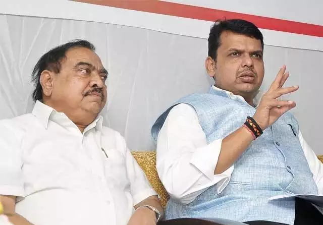 I do not wash the house on the street, Devendra Fadnavis directly to eknath Khadse | मी घरची धुणी रस्त्यावर धूत नाही, देवेंद्र फडणवीसांचा खडसेंना थेट टोला I do not wash the house on the street, Devendra Fadnavis directly to eknath Khadse | मी घरची धुणी रस्त्यावर धूत नाही, देवेंद्र फडणवीसांचा खडसेंना थेट टोला