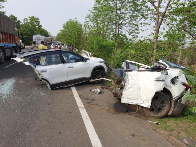 Two car wrecks, three women killed in horrific accident in nagpur | भीषण अपघातात कारचे दोन तुकडे, तीन महिलांचा मृत्यू Two car wrecks, three women killed in horrific accident in nagpur | भीषण अपघातात कारचे दोन तुकडे, तीन महिलांचा मृत्यू