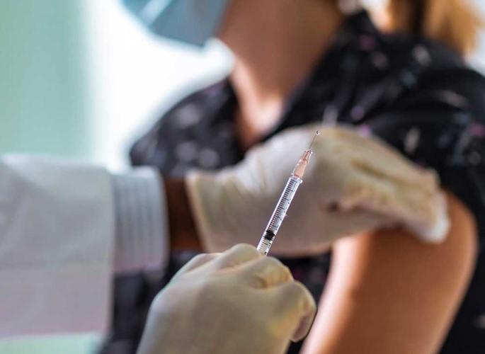 How to identify a fake vaccine? Beware of fraud | बनावट लस ओळखायची कशी? फसवणुकीपासून राहा सावध How to identify a fake vaccine? Beware of fraud | बनावट लस ओळखायची कशी? फसवणुकीपासून राहा सावध