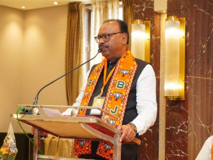 From tea to politics; Bawankule was targeted by opponents along with social media | चहावरून राजकारणाला उकळी; बावनकुळेंना विरोधकांसह सोशल मीडियाने केले लक्ष्य From tea to politics; Bawankule was targeted by opponents along with social media | चहावरून राजकारणाला उकळी; बावनकुळेंना विरोधकांसह सोशल मीडियाने केले लक्ष्य