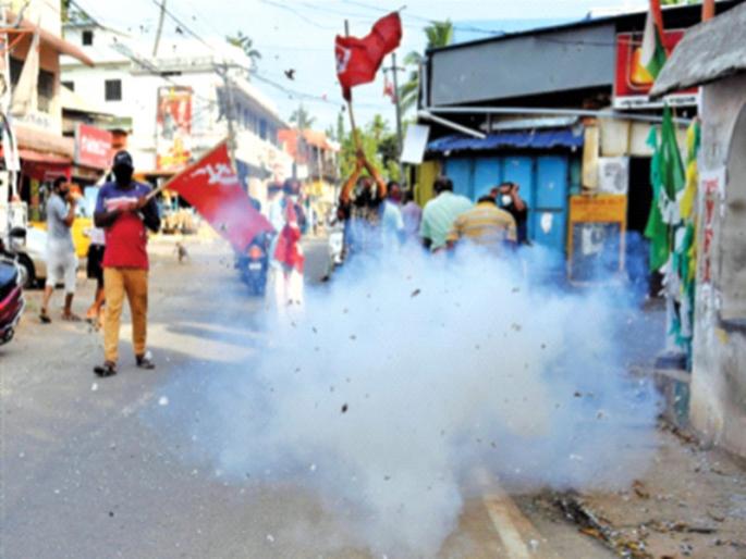 Left lead for the second time in Kerala | केरळात दुसऱ्यांदा डावी आघाडी