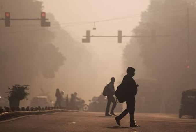 Nakavate is not air, poison...! Two days holiday for schools in Delhi | नाकावाटे हवा नव्हे, विष...! दिल्लीत शाळांना दोन दिवस सुट्टी Nakavate is not air, poison...! Two days holiday for schools in Delhi | नाकावाटे हवा नव्हे, विष...! दिल्लीत शाळांना दोन दिवस सुट्टी