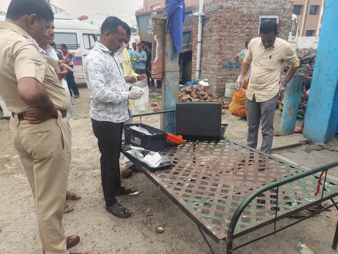 A young man was killed in his sleep by stabbing him with a sharp weapon in Jalna | जालन्यात धारदार शस्त्राने वार करून तरुणाचा झोपेतच खून A young man was killed in his sleep by stabbing him with a sharp weapon in Jalna | जालन्यात धारदार शस्त्राने वार करून तरुणाचा झोपेतच खून