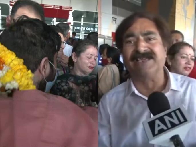 Russia-Ukrain: He is now Modi's son, father of shrinagar get emotional to see his son in delhi airport after Ukrain retern | Russia-Ukrain: तो आता मोदींचाच मुलगा, युक्रेन रिटर्न लेकाला पाहून गहिवरला 'बाप'माणूस Russia-Ukrain: He is now Modi's son, father of shrinagar get emotional to see his son in delhi airport after Ukrain retern | Russia-Ukrain: तो आता मोदींचाच मुलगा, युक्रेन रिटर्न लेकाला पाहून गहिवरला 'बाप'माणूस