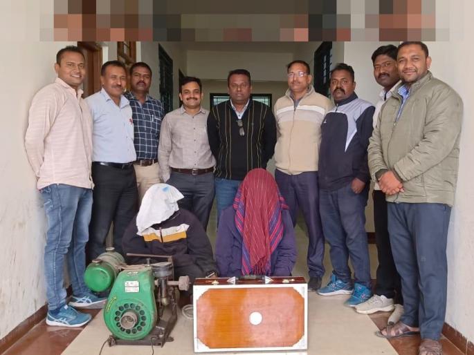 Two people who stole from God were arrested, they confessed to other crimes as soon as the police showed them in amravati | देवाद्वारी चोरी करणारी दुकली गजाआड, पोलिसांनी इंगा दाखवताच इतरही गुन्हे कबुल