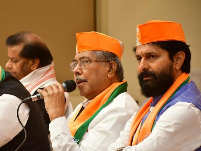 He gave the post of Chief Minister with a stone on his mind, Says chandrakant patil in bjp rally, BJP deleted the video as soon as it was criticized | मनावर दगड ठेवून मुख्यमंत्रिपद दिले, टीका हाेताच भाजपने व्हिडीओ हटविले