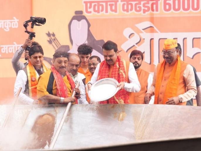 ``Ram'' movement of seven thousand kg on the occasion of Ram Mandir ceremony | राम मंदिर सोहळ्यानिमित्त ७ हजार किलोचा ‘राम’हलवा; फडणवीसांनी टाकला शिधा