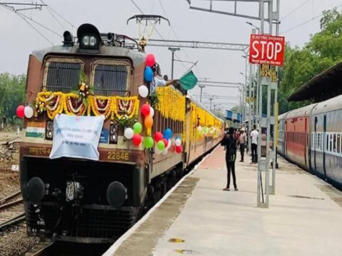 Dhule-Dadar Express will run daily; Dhulekar was facilitated for Mumbai | धुळे-दादर एक्स्प्रेस दररोज धावणार; धुळेकरांची मुंबईसाठी सोय झाली Dhule-Dadar Express will run daily; Dhulekar was facilitated for Mumbai | धुळे-दादर एक्स्प्रेस दररोज धावणार; धुळेकरांची मुंबईसाठी सोय झाली