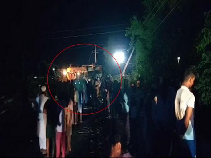 7 killed in prakasam AP, many injured in wedding bus accident | लग्नकार्यास निघालेल्या वऱ्हाडाच्या बसला अपघात, ७ ठार अनेक जखमी 7 killed in prakasam AP, many injured in wedding bus accident | लग्नकार्यास निघालेल्या वऱ्हाडाच्या बसला अपघात, ७ ठार अनेक जखमी