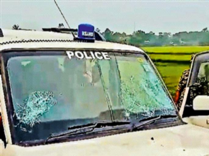 Attack on NIA team; Officer injured | एनआयएच्या पथकावर हल्ला; अधिकारी जखमी Attack on NIA team; Officer injured | एनआयएच्या पथकावर हल्ला; अधिकारी जखमी