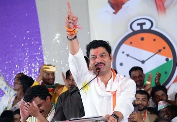 Dhananjay Munde: Big increase in share capital of backward class development corporations, now 1000 crores | Dhananjay Munde: मागासवर्ग विकास महामंडळांच्या भागभांडवलात मोठी वाढ, आता 1000 कोटी Dhananjay Munde: Big increase in share capital of backward class development corporations, now 1000 crores | Dhananjay Munde: मागासवर्ग विकास महामंडळांच्या भागभांडवलात मोठी वाढ, आता 1000 कोटी