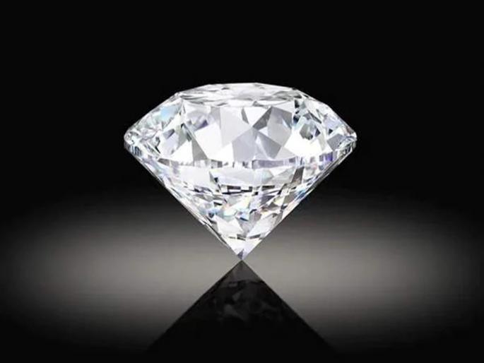 A diamond worth 75 lakhs was sent to Mumbai after making friends in Dubai | दुबईत मैत्री करून मुंबईत लांबवला ७५ लाखांचा हिरा A diamond worth 75 lakhs was sent to Mumbai after making friends in Dubai | दुबईत मैत्री करून मुंबईत लांबवला ७५ लाखांचा हिरा