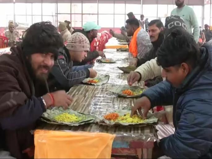 No one will go hungry from Ayodhya; 40 to 45 canopies for devotees in ram mandir premises | अयोध्येतून कुणीही उपाशी जाणार नाही; भाविकांसाठी ४० ते ४५ अन्नछत्र No one will go hungry from Ayodhya; 40 to 45 canopies for devotees in ram mandir premises | अयोध्येतून कुणीही उपाशी जाणार नाही; भाविकांसाठी ४० ते ४५ अन्नछत्र