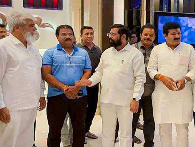 Will you get four boxes..?, polical satire on Shivsena rebel MLA and Eknath Shinde | चार खोके मिळतील का..? त्यानं एकदम डोळे वटारुन पाहिलं Will you get four boxes..?, polical satire on Shivsena rebel MLA and Eknath Shinde | चार खोके मिळतील का..? त्यानं एकदम डोळे वटारुन पाहिलं