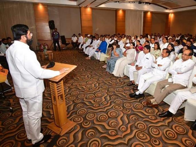 Eknath Shinde: Strategy for majority test, guidance to MLAs from Eknath Shinde | Eknath Shinde: बहुमत चाचणीसाठी रणनिती ठरली, CM एकनाथ शिंदेंकडून आमदारांना मार्गदर्शन Eknath Shinde: Strategy for majority test, guidance to MLAs from Eknath Shinde | Eknath Shinde: बहुमत चाचणीसाठी रणनिती ठरली, CM एकनाथ शिंदेंकडून आमदारांना मार्गदर्शन