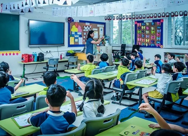 Schools for poor students will increase further | गरीब विद्यार्थ्यांसाठी शाळा आणखी वाढणार