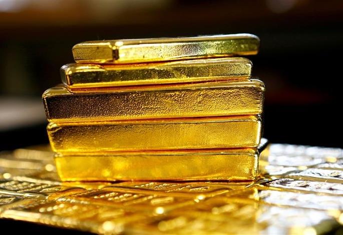 4 kg gold seized at Mumbai airport; A major action by the customs department | मुंबई विमानतळावर पकडले ४ किलो सोने; सीमा शुल्क विभागाची मोठी कारवाई 4 kg gold seized at Mumbai airport; A major action by the customs department | मुंबई विमानतळावर पकडले ४ किलो सोने; सीमा शुल्क विभागाची मोठी कारवाई