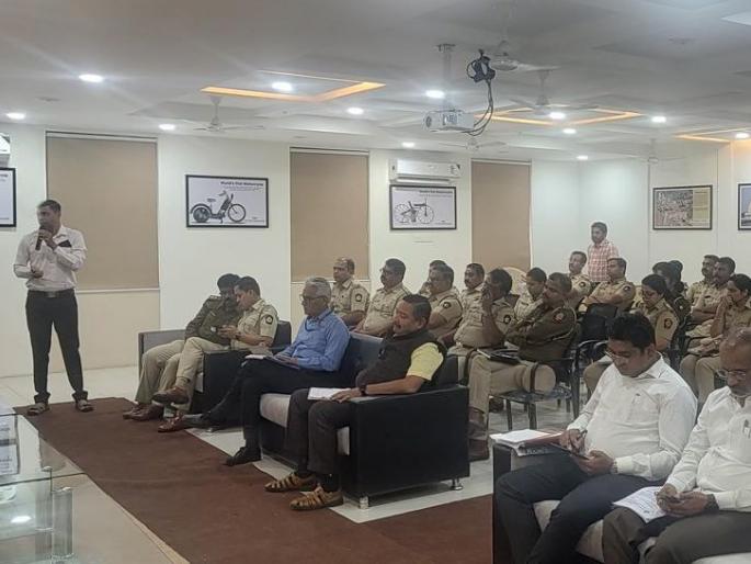 A thorough investigation is required to find out the causes of the accidents | अपघातांची कारणे शोधून सखोल चौकशी आवश्यक - आरटीओ A thorough investigation is required to find out the causes of the accidents | अपघातांची कारणे शोधून सखोल चौकशी आवश्यक - आरटीओ