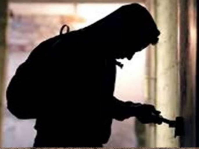 Double crisis on Bhosle family in Turbhe; Burglary in a house after going to a funeral | तुर्भेमधील भोसले कुटुंबियांवर दुहेरी संकट; अंत्यविधीसाठी गेल्यानंतर घरात चोरी Double crisis on Bhosle family in Turbhe; Burglary in a house after going to a funeral | तुर्भेमधील भोसले कुटुंबियांवर दुहेरी संकट; अंत्यविधीसाठी गेल्यानंतर घरात चोरी