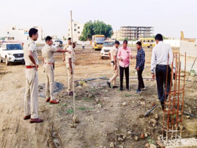 Police opened fire in Nanded to nab absconding Abbu Shooter | फरार अब्बू शूटरला पकडण्यासाठी नांदेड पोलिसांनी केला गोळीबार Police opened fire in Nanded to nab absconding Abbu Shooter | फरार अब्बू शूटरला पकडण्यासाठी नांदेड पोलिसांनी केला गोळीबार