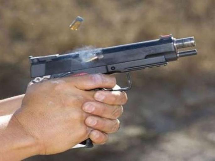 Mangaon shakes ... Cine style firing on drug dealer in mangaon raigad | माणगाव हादरले... औषध विक्रेत्यावर सिने स्टाईल गोळीबार, उपचारासाठी मुंबईला हलवले Mangaon shakes ... Cine style firing on drug dealer in mangaon raigad | माणगाव हादरले... औषध विक्रेत्यावर सिने स्टाईल गोळीबार, उपचारासाठी मुंबईला हलवले