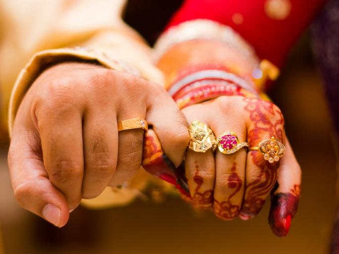 Don't buy dowry, keep expensive items including TV, fridge as much as possible | हुंडा नकोय, टीव्ही, फ्रीजसह महागड्या वस्तू तेवढ्या रुखवतात द्या Don't buy dowry, keep expensive items including TV, fridge as much as possible | हुंडा नकोय, टीव्ही, फ्रीजसह महागड्या वस्तू तेवढ्या रुखवतात द्या