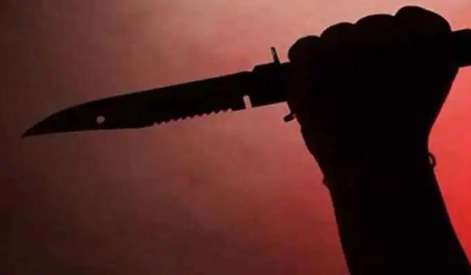 The father who beat the mother was attacked by the son himself | आईला मारहाण करणाऱ्या वडिलांवर मुलानेच केला प्राणघातक हल्ला The father who beat the mother was attacked by the son himself | आईला मारहाण करणाऱ्या वडिलांवर मुलानेच केला प्राणघातक हल्ला