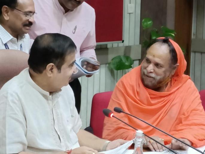 Solapur-Bijapur, Solapur-Pune six-passenger approved soon; Gadkari's words to MPs | सोलापूर-विजापूर, सोलापूर-पुणे सहापदरीला लवकरच मंजूरी; गडकरींचा खासदारांना शब्द Solapur-Bijapur, Solapur-Pune six-passenger approved soon; Gadkari's words to MPs | सोलापूर-विजापूर, सोलापूर-पुणे सहापदरीला लवकरच मंजूरी; गडकरींचा खासदारांना शब्द