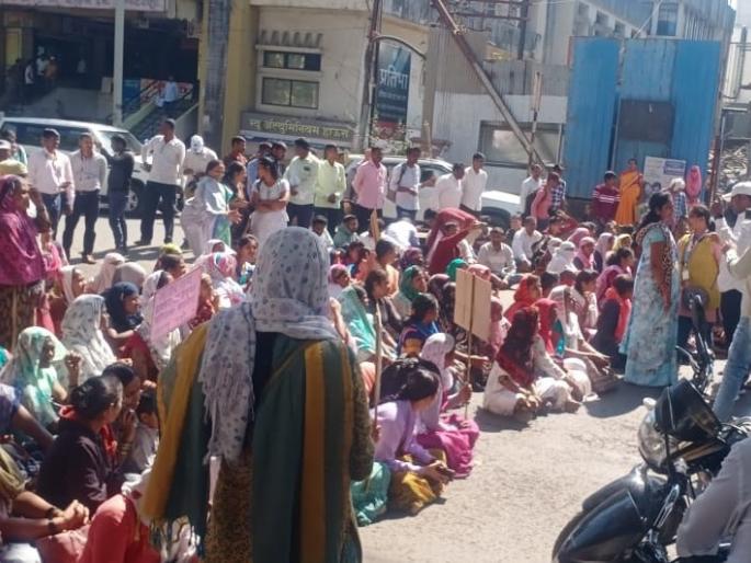 Don't pay a salary, pay a salary; State movement of computer operators in Satara | मानधन नको, वेतन द्या; संगणक परिचालकांचे राज्याचे आंदोलन साताऱ्यात Don't pay a salary, pay a salary; State movement of computer operators in Satara | मानधन नको, वेतन द्या; संगणक परिचालकांचे राज्याचे आंदोलन साताऱ्यात