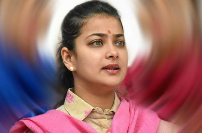 Praniti Shinde in the selection committee of Kerala Assembly Congress candidates | केरळ विधानसभा काँग्रेस उमेदवारांच्या निवड समितीमध्ये प्रणिती शिंदेंना स्थान