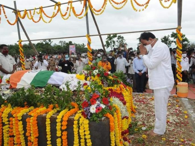 Ganpatrao Deshmukh : Government scheme in the name of Ganapatrao Deshmukh, Guardian Minister's announcement in Solapur | Ganpatrao Deshmukh : गणपतराव देशमुखांच्या नावाने शासकीय योजना, पालकमंत्र्यांची सोलापुरात घोषणा Ganpatrao Deshmukh : Government scheme in the name of Ganapatrao Deshmukh, Guardian Minister's announcement in Solapur | Ganpatrao Deshmukh : गणपतराव देशमुखांच्या नावाने शासकीय योजना, पालकमंत्र्यांची सोलापुरात घोषणा