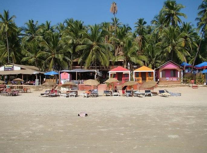 Constable arrested in wine shop case, suspended from service | हवालदाराला भोवले वाईन शॉप गुगल पे प्रकरण, सेवेतून निलंबित