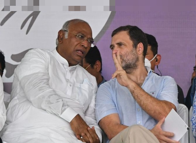 Congress announcement for Rs 500 gas cylinder LPG, Gujarat if it comes to power of state, Says mallikarjun kharge on twitter | सत्ता आल्यास ५०० रुपयांत गॅस सिलेंडर, गुजरातसाठी काँग्रेसच्या ८ मोठ्या घोषणा Congress announcement for Rs 500 gas cylinder LPG, Gujarat if it comes to power of state, Says mallikarjun kharge on twitter | सत्ता आल्यास ५०० रुपयांत गॅस सिलेंडर, गुजरातसाठी काँग्रेसच्या ८ मोठ्या घोषणा