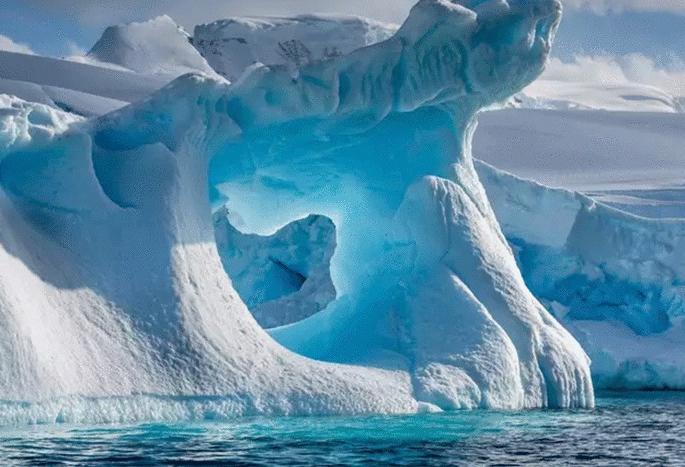 Glacier cracks in Antarctic sea, water level to rise by 25 percent | अंटार्क्टिका समुद्रात हिमनगाला मोठा तडा, पाणी पातळी 25 इंचानी वाढणार? Glacier cracks in Antarctic sea, water level to rise by 25 percent | अंटार्क्टिका समुद्रात हिमनगाला मोठा तडा, पाणी पातळी 25 इंचानी वाढणार?