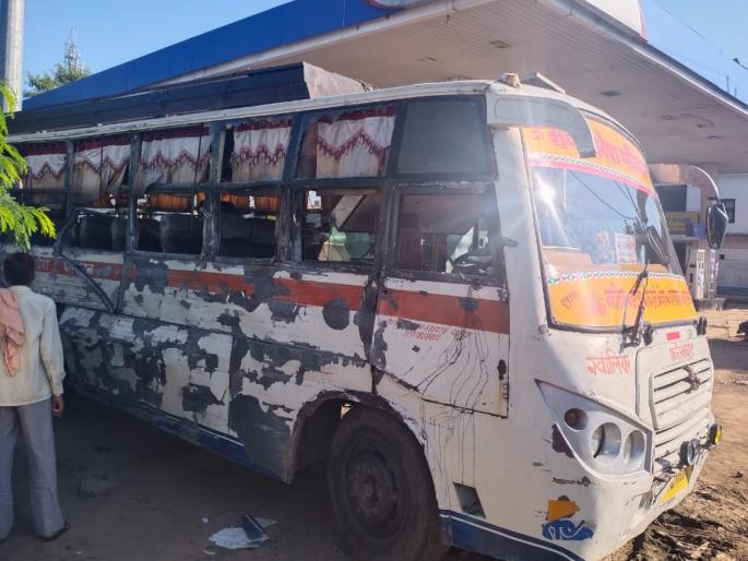 Bhind Accident : 7 killed, 13 injured in bus-container accident in bhind madhya pradesh | Bhind Accident : बस अन् कंटेनरचा भीषण अपघात, 7 जण जागीच ठार तर 13 जखमी Bhind Accident : 7 killed, 13 injured in bus-container accident in bhind madhya pradesh | Bhind Accident : बस अन् कंटेनरचा भीषण अपघात, 7 जण जागीच ठार तर 13 जखमी