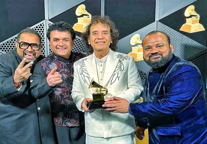 Indian 'Shakti' seen at Grammy Awards; Honor of 5 people | ग्रॅमी पुरस्कारांमध्ये दिसली भारतीय ‘शक्ती’; ५ जणांचा सन्मान Indian 'Shakti' seen at Grammy Awards; Honor of 5 people | ग्रॅमी पुरस्कारांमध्ये दिसली भारतीय ‘शक्ती’; ५ जणांचा सन्मान