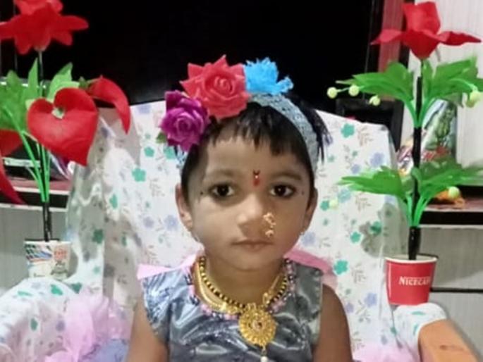 Unfortunate! Child dies due to electric shock while playing in jalgaon | दुर्दैवी ! खेळता-खेळता विजेचा धक्का लागून चिमुकलीचा मृत्यू, कुटुंबीयांचा आक्रोश Unfortunate! Child dies due to electric shock while playing in jalgaon | दुर्दैवी ! खेळता-खेळता विजेचा धक्का लागून चिमुकलीचा मृत्यू, कुटुंबीयांचा आक्रोश