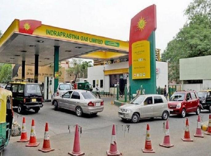 In the state, CNG is cheaper by Rs 5, but petrol has gone up by Rs 3.20 in five days | राज्यात CNG 5 रुपयांनी स्वस्त, पण पाच दिवसांत ३.२० रुपयांनी वाढले पेट्रोल In the state, CNG is cheaper by Rs 5, but petrol has gone up by Rs 3.20 in five days | राज्यात CNG 5 रुपयांनी स्वस्त, पण पाच दिवसांत ३.२० रुपयांनी वाढले पेट्रोल