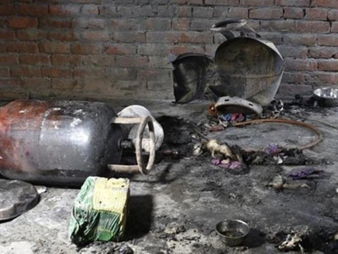 Murder for secret money; Mileki was killed by exploding a gas cylinder | गुप्तधनासाठी हत्या; गॅस सिलिंडरचा स्फोट घडवून मायलेकीचा दिला बळी Murder for secret money; Mileki was killed by exploding a gas cylinder | गुप्तधनासाठी हत्या; गॅस सिलिंडरचा स्फोट घडवून मायलेकीचा दिला बळी