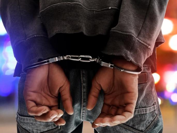 Become a GST officer and ask for 30 lakhs from the same entrepreneurs in Jalgaon! | जीएसटी अधिकारी बनून तोतयाच उद्योजकांना मागायचा ३० लाख Become a GST officer and ask for 30 lakhs from the same entrepreneurs in Jalgaon! | जीएसटी अधिकारी बनून तोतयाच उद्योजकांना मागायचा ३० लाख