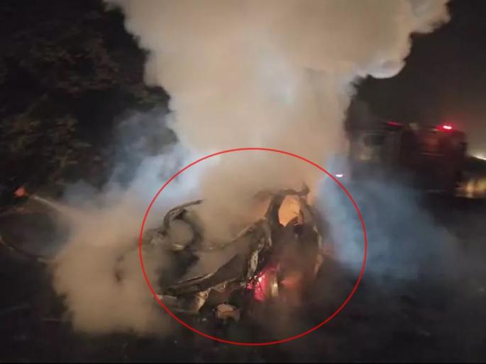 Terrible accident involving truck and car, car burnt; 4 died 1 serious in hoshiyarpur accident | ट्रक अन् कारचा भीषण अपघात, कार जळून खाक; चौघांचा मृत्यू १ गंभीर